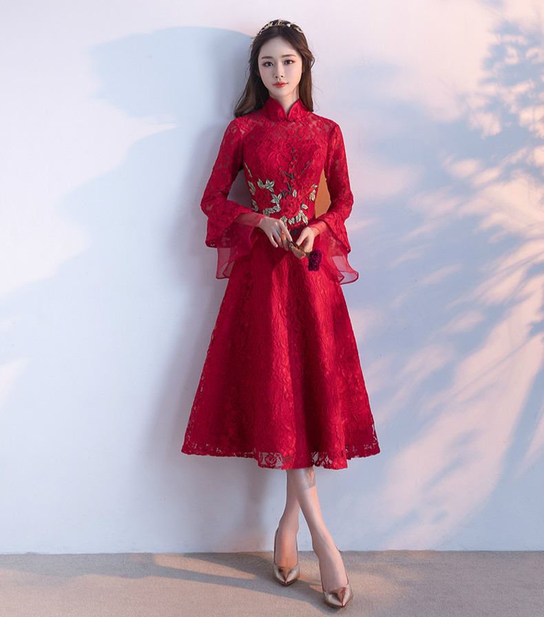 傳統(tǒng)復(fù)古印花中式禮服，紅色蕾絲新娘晚禮服