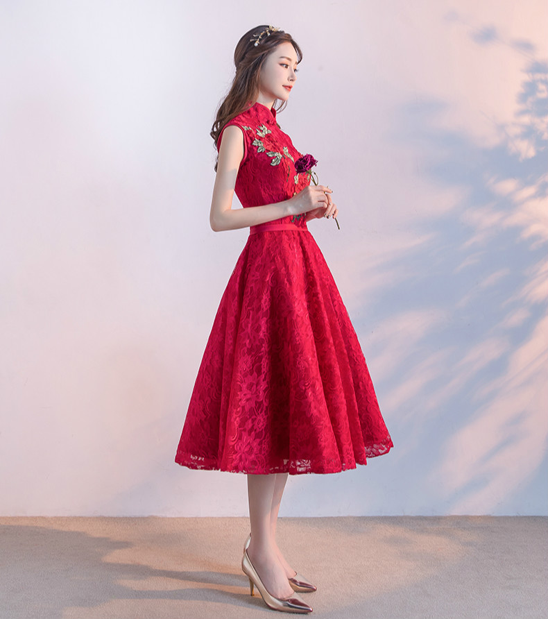 時(shí)尚無(wú)袖中式禮服，紅色蕾絲印花晚禮服
