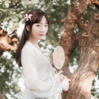 荷塘邊漢服古風(fēng)頭像，唯美古風(fēng)女子真人頭像
