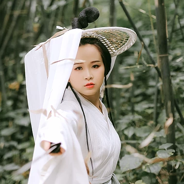 白衣俠女冷艷頭像，唯美古風(fēng)女子真人頭像