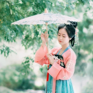 紅衣女子帶傘頭像，唯美古風(fēng)女子真人頭像