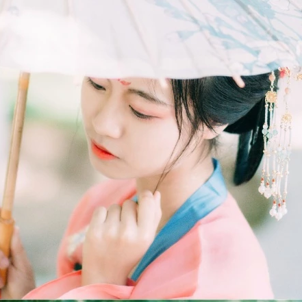 紅衣女子帶傘頭像，唯美古風(fēng)女子真人頭像