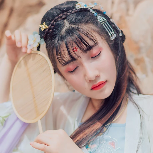 飄逸帶團扇小清新頭像，唯美古風女子真人頭像