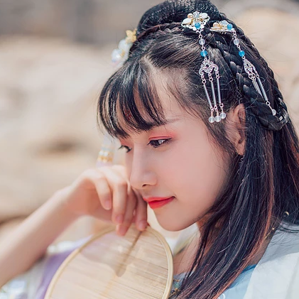 飄逸帶團扇小清新頭像，唯美古風女子真人頭像