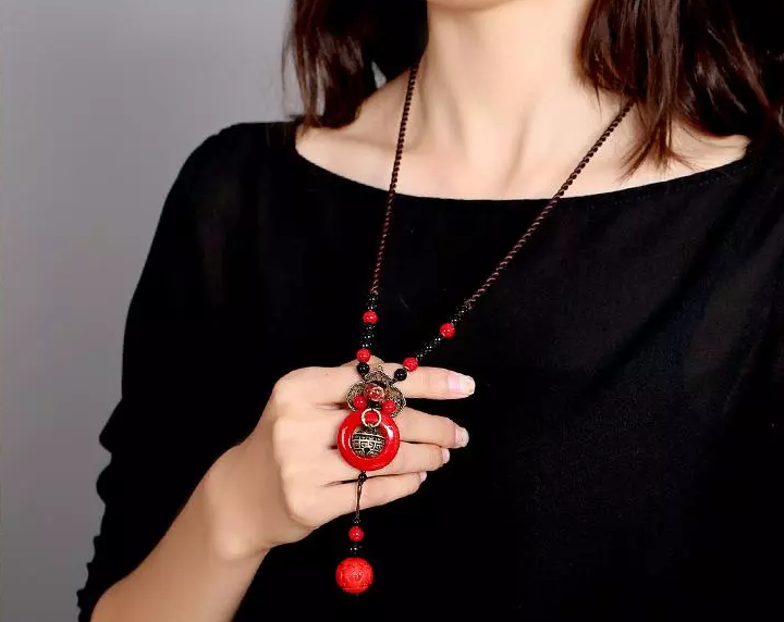 赤子心家佳樂(lè)文學(xué)項(xiàng)鏈復(fù)古紅色吊墜毛衣鏈