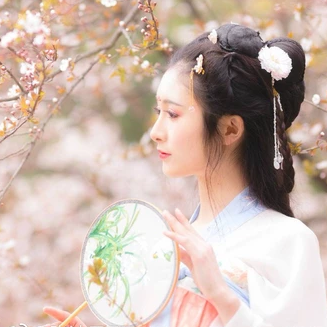 粉色小清新帶團扇頭像，唯美古風女子真人頭像