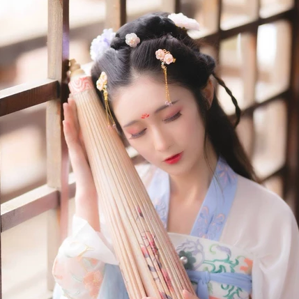 粉色小清新帶團扇頭像，唯美古風女子真人頭像