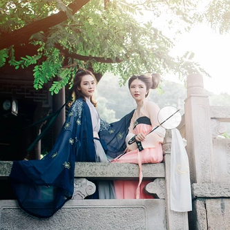 竹林山寺閨蜜古風(fēng)頭像，唯美古風(fēng)女子真人頭像