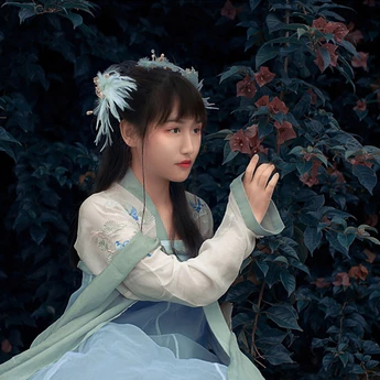 淺藍(lán)漢服小清新頭像，唯美古風(fēng)女生真人頭像