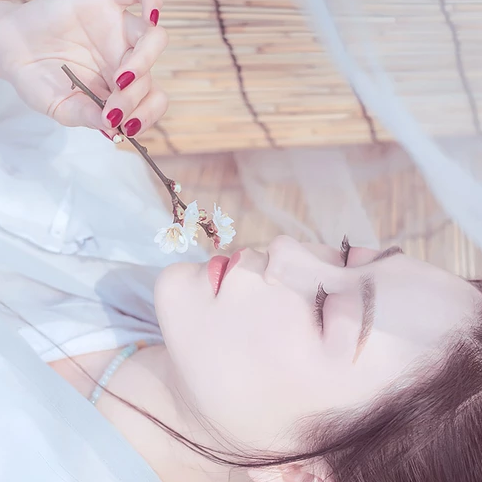 白衣冷艷女子頭像，唯美古風(fēng)真人頭像