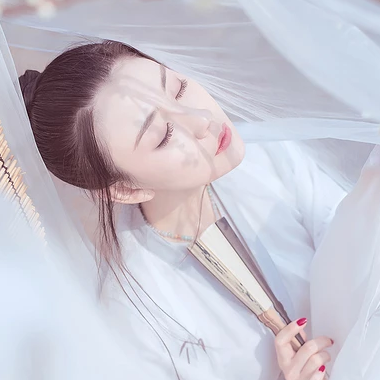白衣冷艷女子頭像，唯美古風(fēng)真人頭像