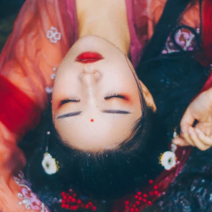 嬌艷紅衣女子頭像，唯美古風(fēng)真人頭像