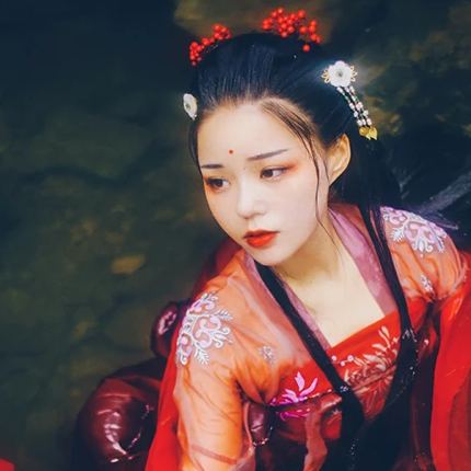 嬌艷紅衣女子頭像，唯美古風(fēng)真人頭像