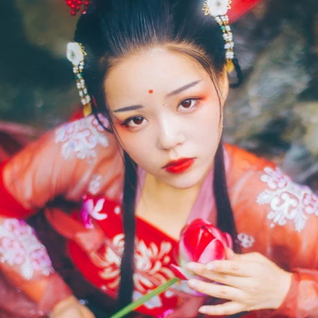 嬌艷紅衣女子頭像，唯美古風(fēng)真人頭像