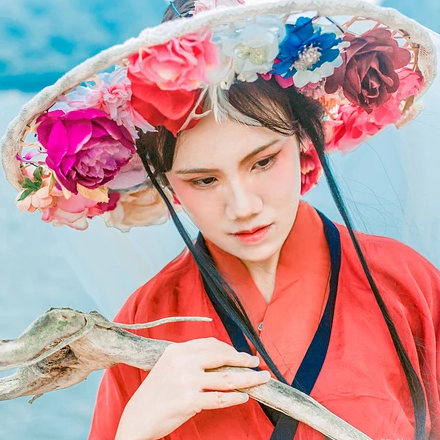 花樣紅衣女子頭像，唯美古風(fēng)真人頭像