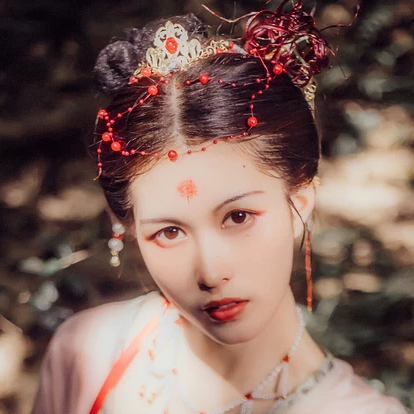 嬌艷彼岸花女子頭像，唯美古風(fēng)真人頭像