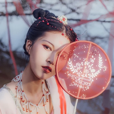 嬌艷彼岸花女子頭像，唯美古風(fēng)真人頭像