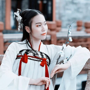 梅花樹下閨蜜頭像，唯美古風(fēng)女子真人頭像