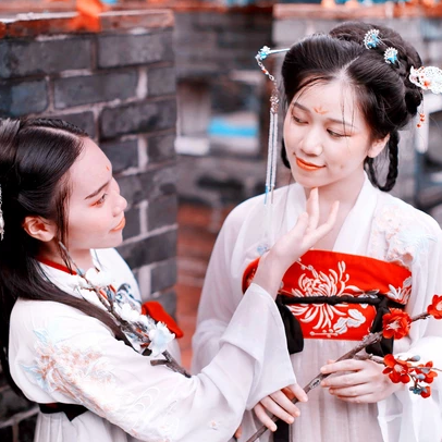 梅花樹下閨蜜頭像，唯美古風(fēng)女子真人頭像