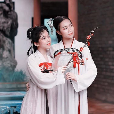 梅花樹下閨蜜頭像，唯美古風(fēng)女子真人頭像