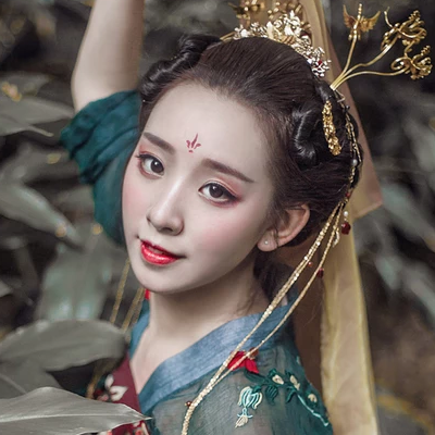 嬌艷紅裙帶紅傘頭像，唯美古風(fēng)女子頭像