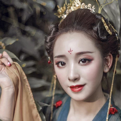 嬌艷紅裙帶紅傘頭像，唯美古風(fēng)女子頭像