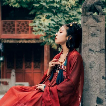 青玉暗紅裙帶團扇頭像，唯美古風(fēng)女子頭像