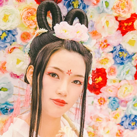 嬌艷花朵粉裙頭像，唯美古風(fēng)女子頭像