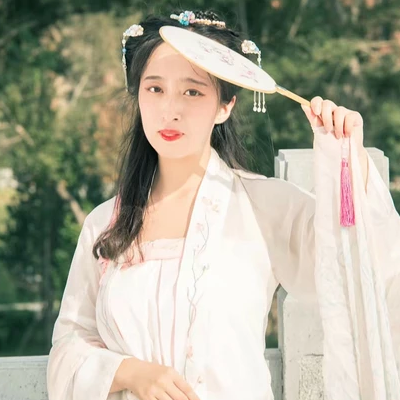 陽光下漢服帶傘頭像，唯美古風(fēng)閨蜜頭像