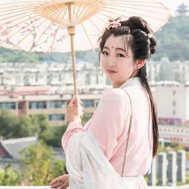 陽光下漢服帶傘頭像，唯美古風(fēng)閨蜜頭像