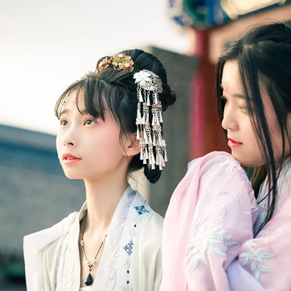 陽光下漢服帶傘頭像，唯美古風(fēng)閨蜜頭像