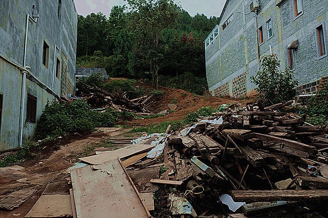 安之若宿·山，建一小屋與你晨鐘暮鼓