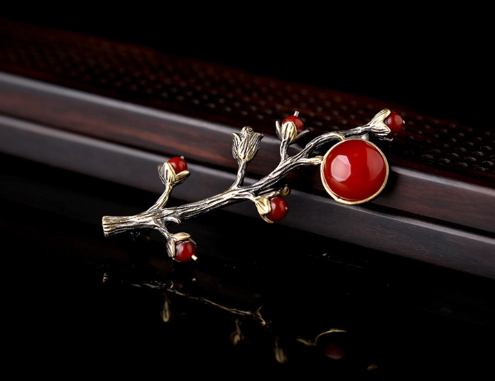 一曲紅塵胸針，優(yōu)雅復(fù)古瑪瑙飾品
