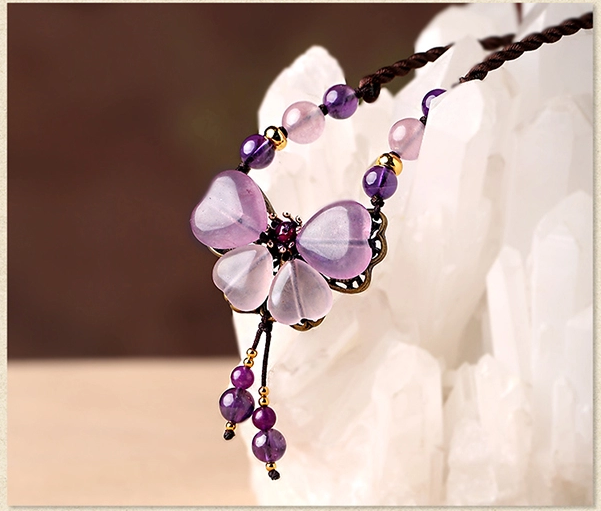 紫色彩玉吊墜鎖骨鏈，家佳樂(lè)文學(xué)風(fēng)項(xiàng)鏈?zhǔn)罪? src="/wenxue/d/file/bigpic/190404/04/13-1G023104314.png" style="height: 571px; width: 700px;" / data-JLvn="Ac6qO8"><br / data-8x1Q="MHJIIJ">
	<img alt=