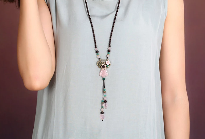 家佳樂文學粉水晶吊墜毛衣鏈，長命鎖項鏈首飾