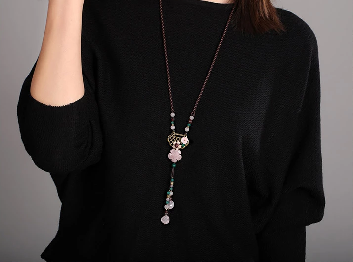 家佳樂文學(xué)粉水晶吊墜毛衣鏈，長(zhǎng)命鎖項(xiàng)鏈?zhǔn)罪? src="/wenxue/d/file/bigpic/190404/04/13-1G023114155-50.png" style="height: 510px; width: 750px;" / data-AHqZ="DqhS4q"><br / data-l7c5="Y06qHK">
	<img alt=