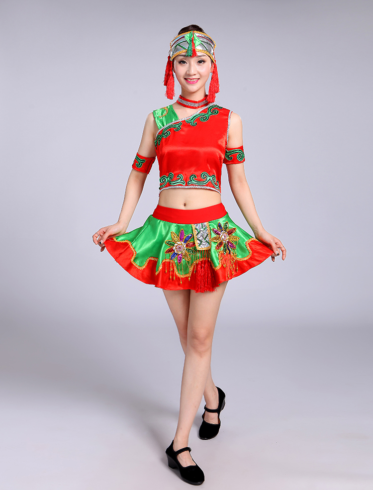 云南彝族壯族女表演超短裙服裝，少數(shù)民族服裝