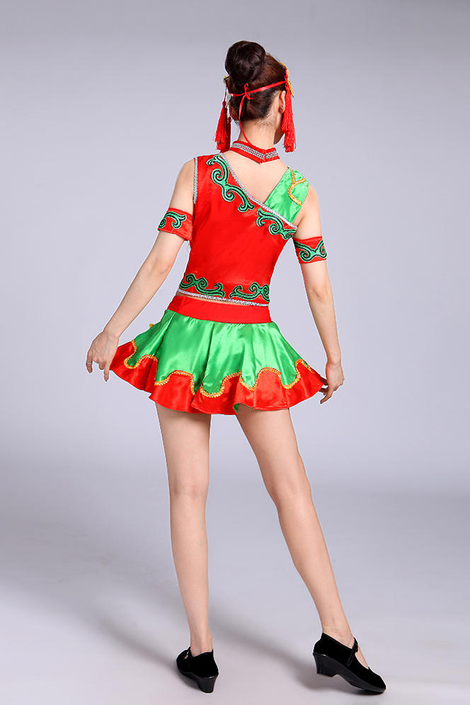 云南彝族壯族女表演超短裙服裝，少數(shù)民族服裝