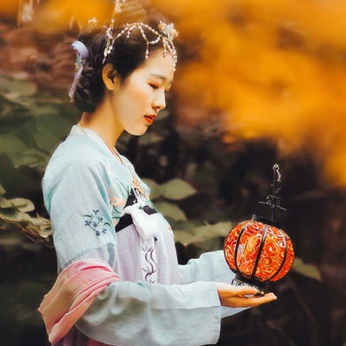 秋意唯美帶傘頭像，唯美古風(fēng)真人女子頭像