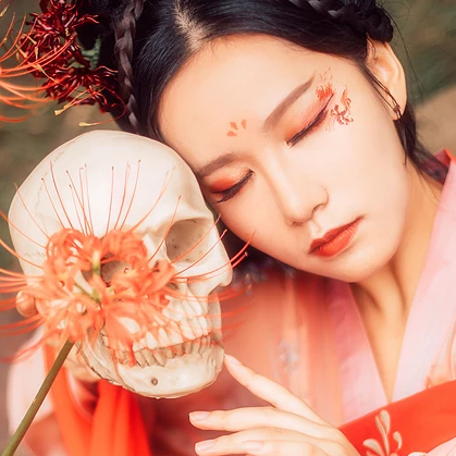 妖艷彼岸花紅衣女子頭像，唯美古風(fēng)真人頭像
