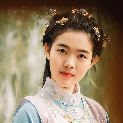 秋風(fēng)帶團(tuán)扇少女頭像，唯美古風(fēng)真人頭像