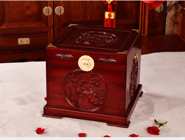 復(fù)古樟木箱，精美竹子雕花木箱子