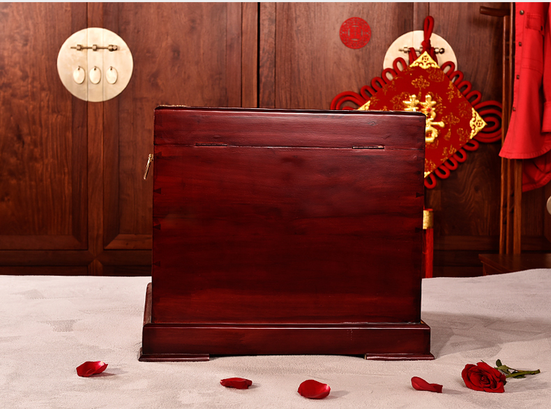 復(fù)古樟木箱，精美竹子雕花木箱子