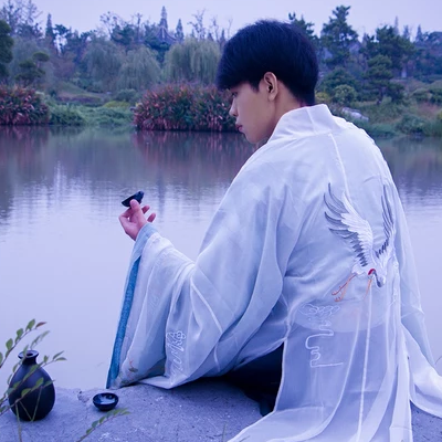 文藝品酒男生頭像，唯美古風(fēng)真人頭像