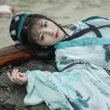 青玉流帶劍少女頭像，唯美古風(fēng)真人頭像