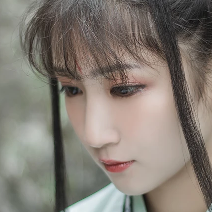 青玉流帶劍少女頭像，唯美古風(fēng)真人頭像