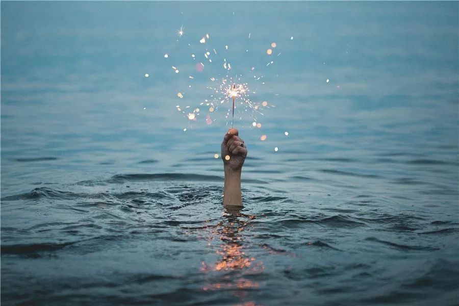 瀘沽湖·野火集，時(shí)光匆忙別錯(cuò)過(guò)年輕的瘋狂