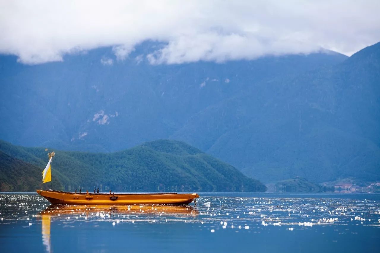 瀘沽湖·野火集，時(shí)光匆忙別錯(cuò)過(guò)年輕的瘋狂