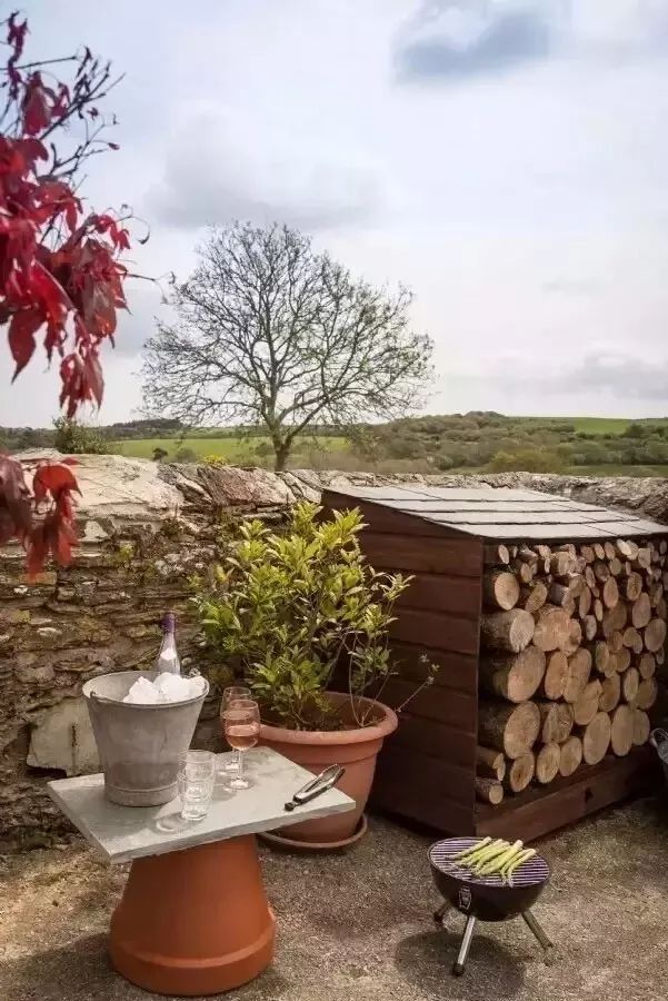 驚呆了，雞窩豬舍馬廄牛棚羊圈變民宿!