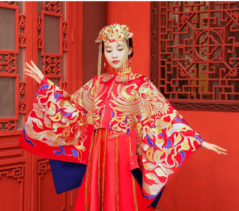 古典高貴刺繡新娘禮服，拖尾結(jié)婚中式禮服